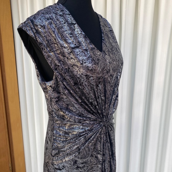 V Neck Fit & Flare Cap Sleeveless Dress - Picture 3 of 9